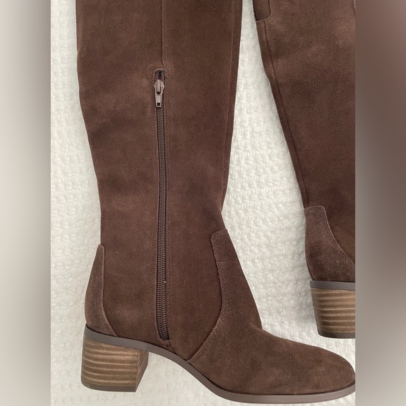 New Loval over-the-knee boot from CC
Corso Como - Picture 5 of 11